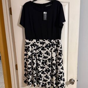 Chaps Black and White Floral Midi Dress